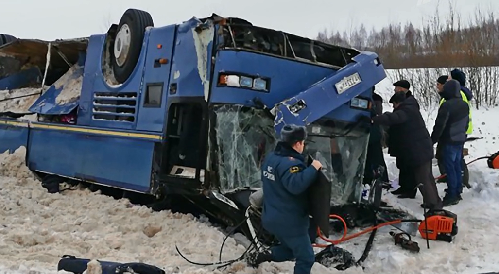 Трагедия под Калугой: в ДТП с автобусом погибли семь человек, в том числе четверо детей Трагедия под Калугой: в ДТП с автобусом погибли семь человек, в том числе четверо детей