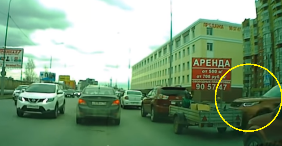 Жуткая авария в Тюмени попала на видео Жуткая авария в Тюмени попала на видео
