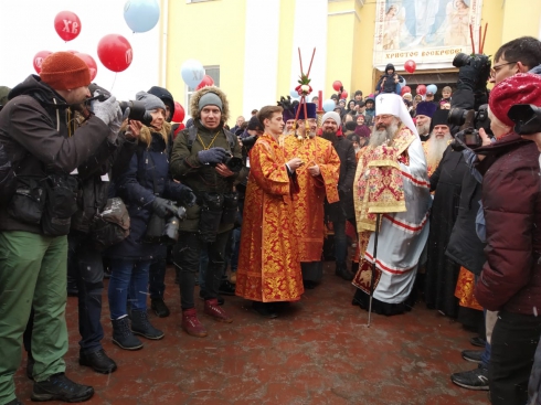 20 тысяч человек прошли пасхальным крестным ходом в Екатеринбурге