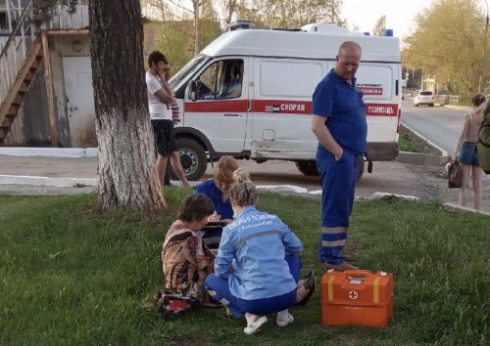 Оставил машину и сбежал: в Екатеринбурге водитель легковушки влетел в автобус 