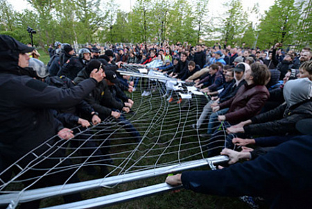 Нанесённый во время протестов в Екатеринбурге ущерб забору вокруг стройки храма оценили почти в 1 млн рублей