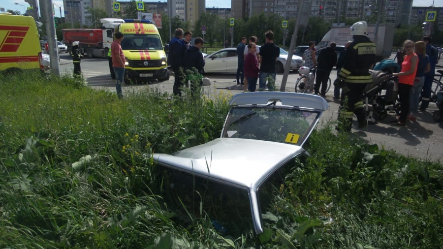 В Екатеринбурге в результате ДТП пострадал восьмимесячный ребенок В Екатеринбурге в результате ДТП пострадал восьмимесячный ребенок