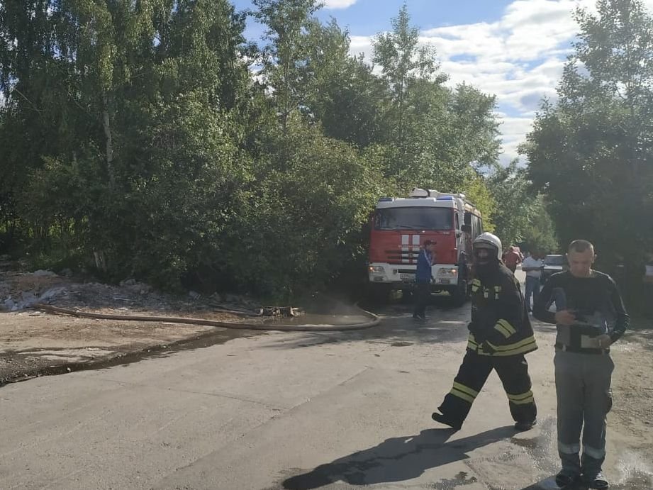 В Екатеринбурге горят склады на Сортировке В Екатеринбурге горят склады на Сортировке