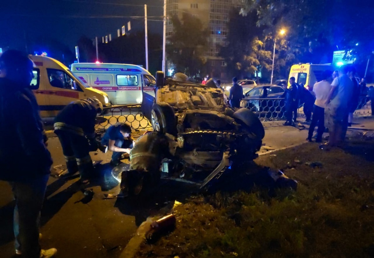 Пострадали семь человек: в Екатеринбурге ночью столкнулись машины Пострадали семь человек: в Екатеринбурге ночью столкнулись машины