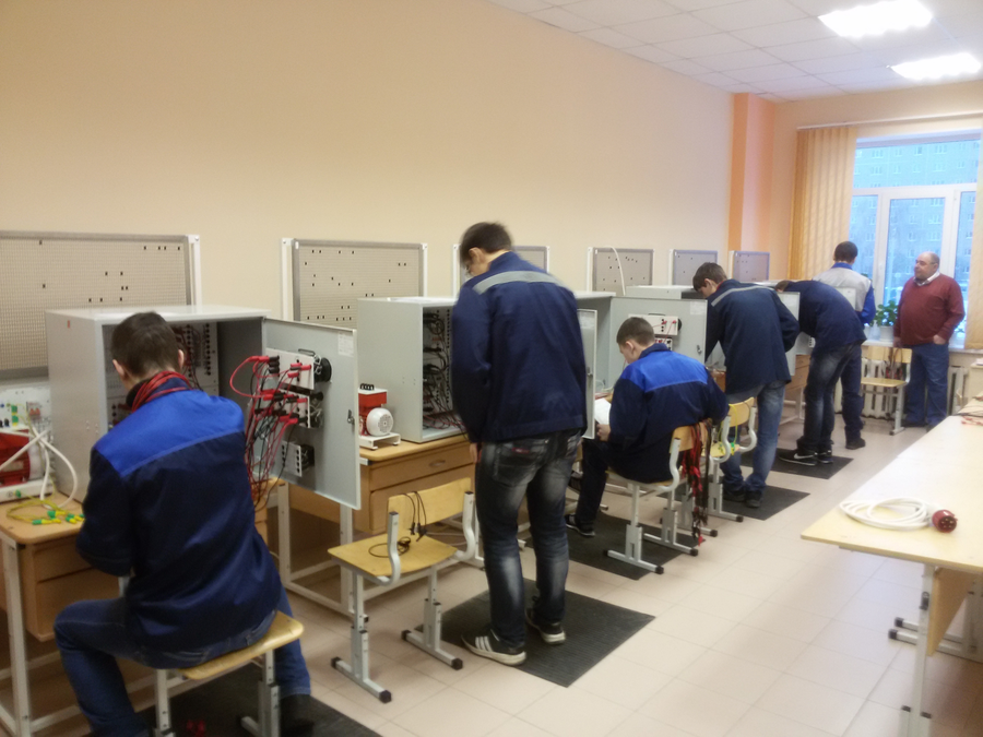 Выпускникам техникума «Юность» вручили дипломы и приглашения на работу в УГМК Выпускникам техникума «Юность» вручили дипломы и приглашения на работу в УГМК