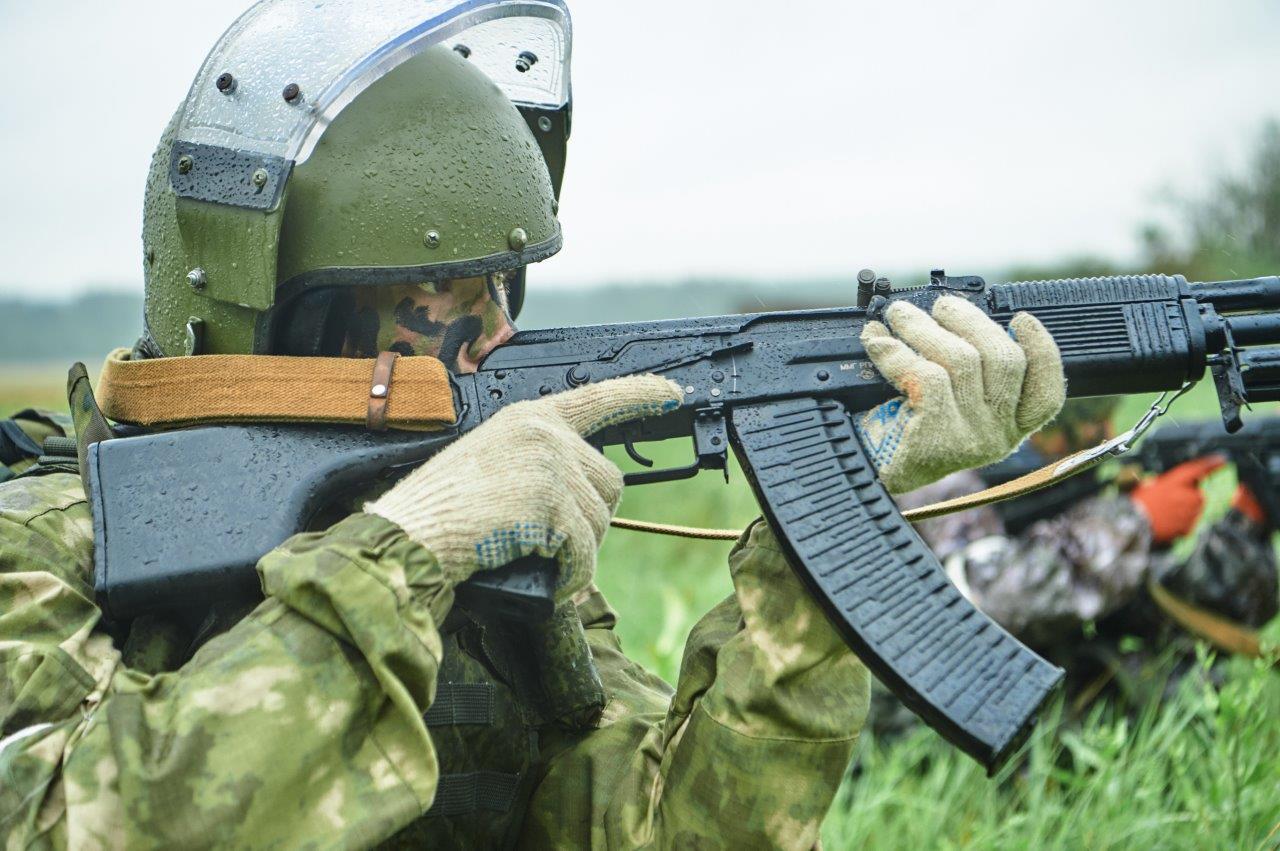 Десятки школьников приняли участие в военно-патриотических обучающих сборах на аэродроме Быньги