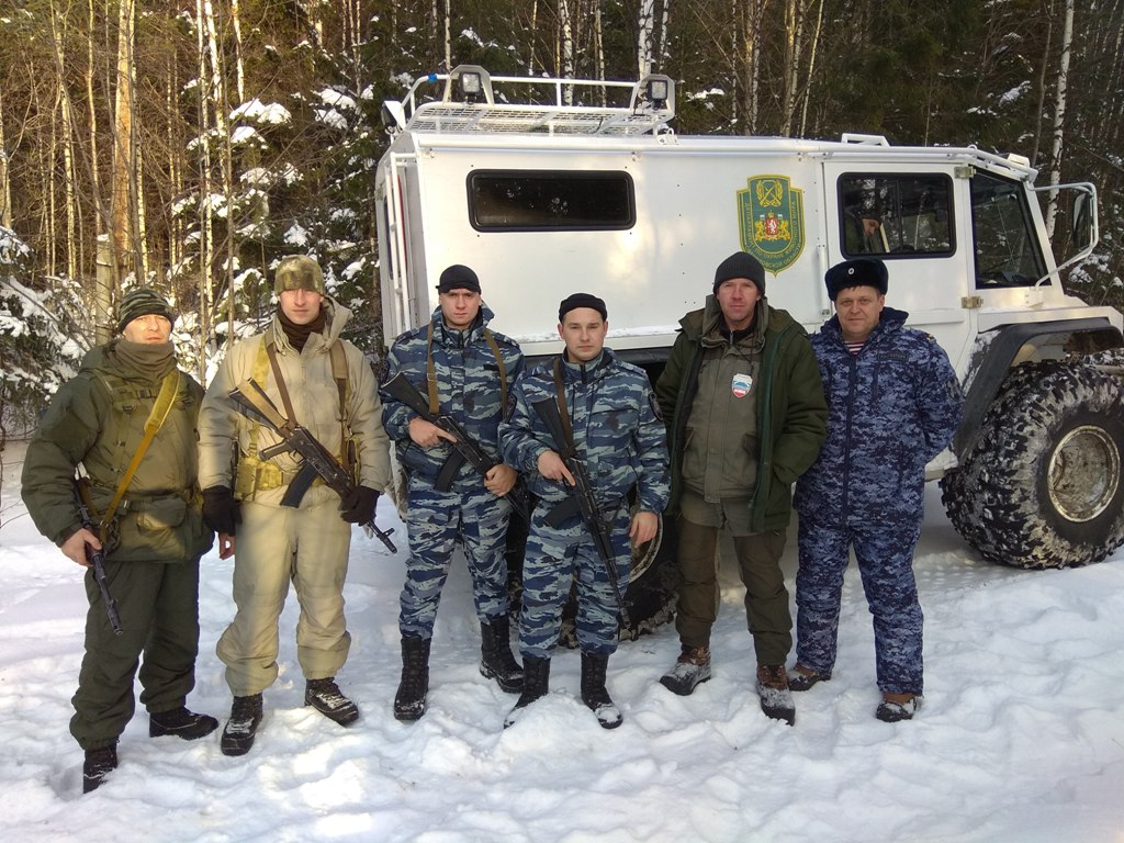 Бойцы ОМОН свердловской Росгвардии патрулируют леса в поисках браконьеров