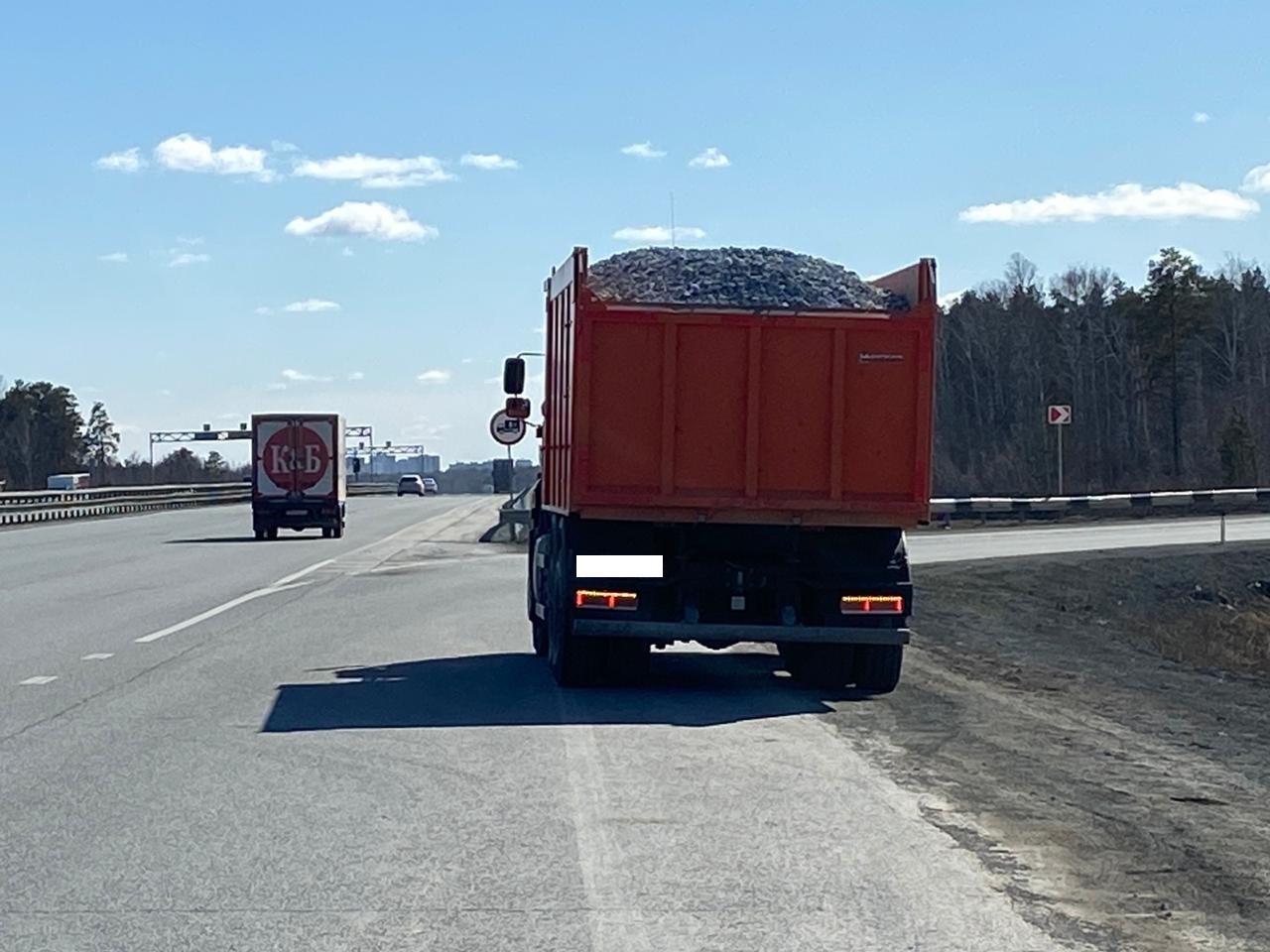 Под Екатеринбургом задержали водителя  «Камаза» за дачу взятки инспекторам ДПС