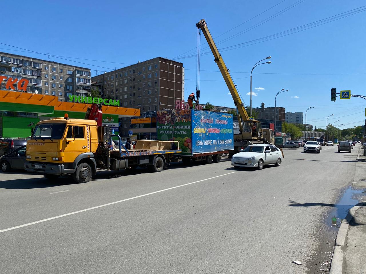 В Екатеринбурге снова начали демонтировать незаконные киоски