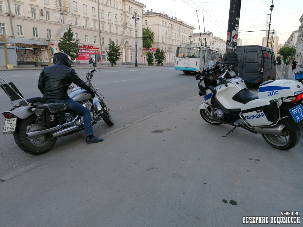 Инспекторы ДПС в Екатеринбурге наказали водителей за «рычащие» мотоциклы