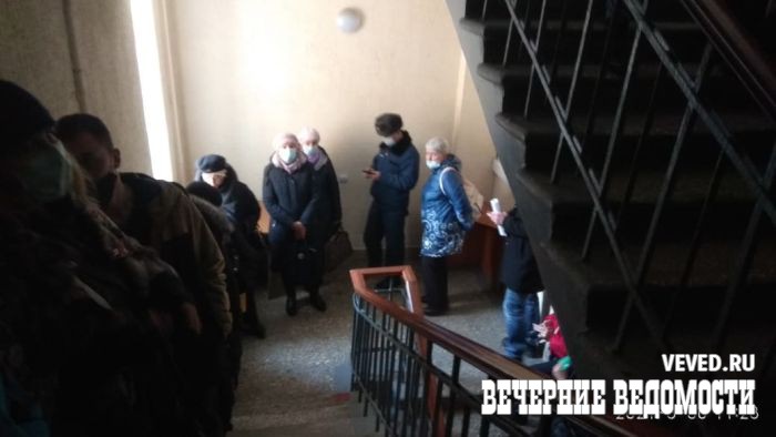 Екатеринбуржцы жалуются на очереди в районных отделения судебных приставов