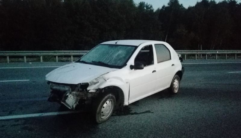 На Серовском тракте автомобиль врезался в ограждение, есть пострадавшие