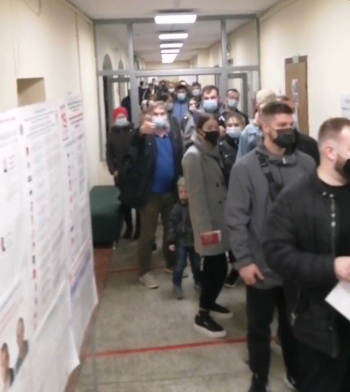 На избирательных участках в Екатеринбурге выстроились большие очереди