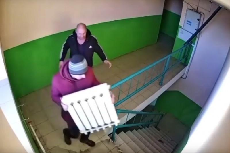 Стоп-кадр видео с ВК-сообщества Инцидент. Первоуральск