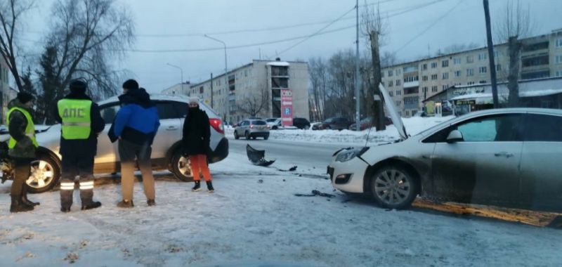 В столкновении двух иномарок в Полевском пострадали три человека