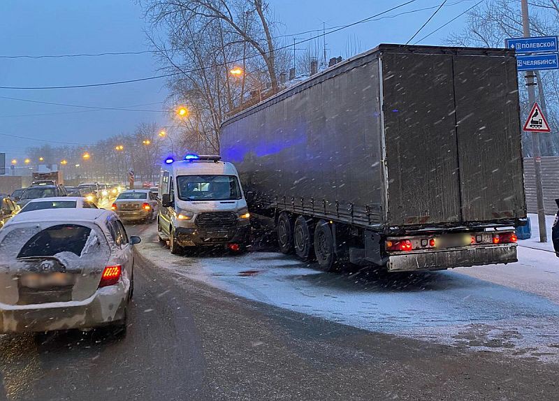 Екатеринбурженка скончалась в больнице после ДТП с грузовиком